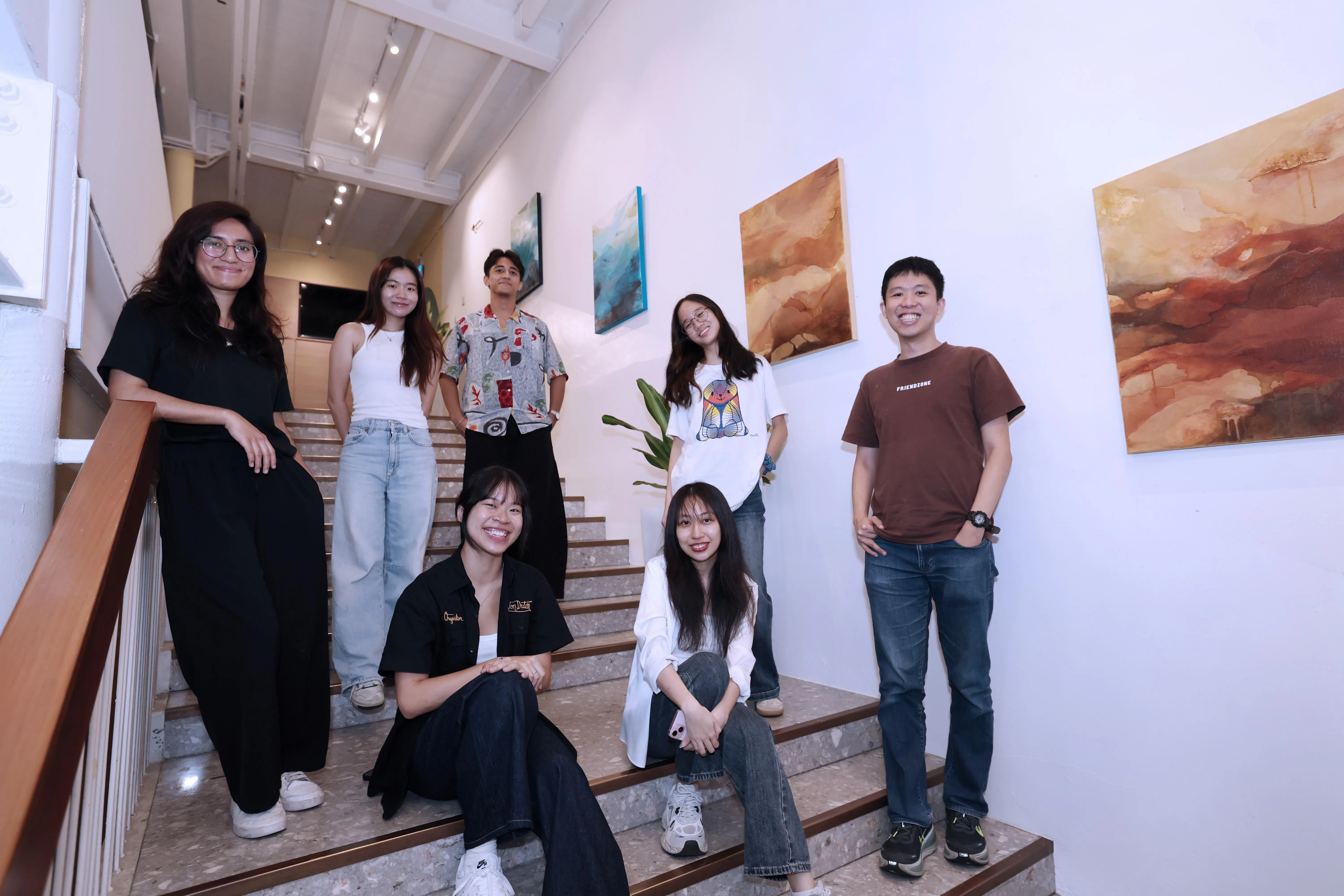 Friendzone联合创办人谭俊翰 （右一）和团队成员都年轻有热血。（梁麒麟摄）