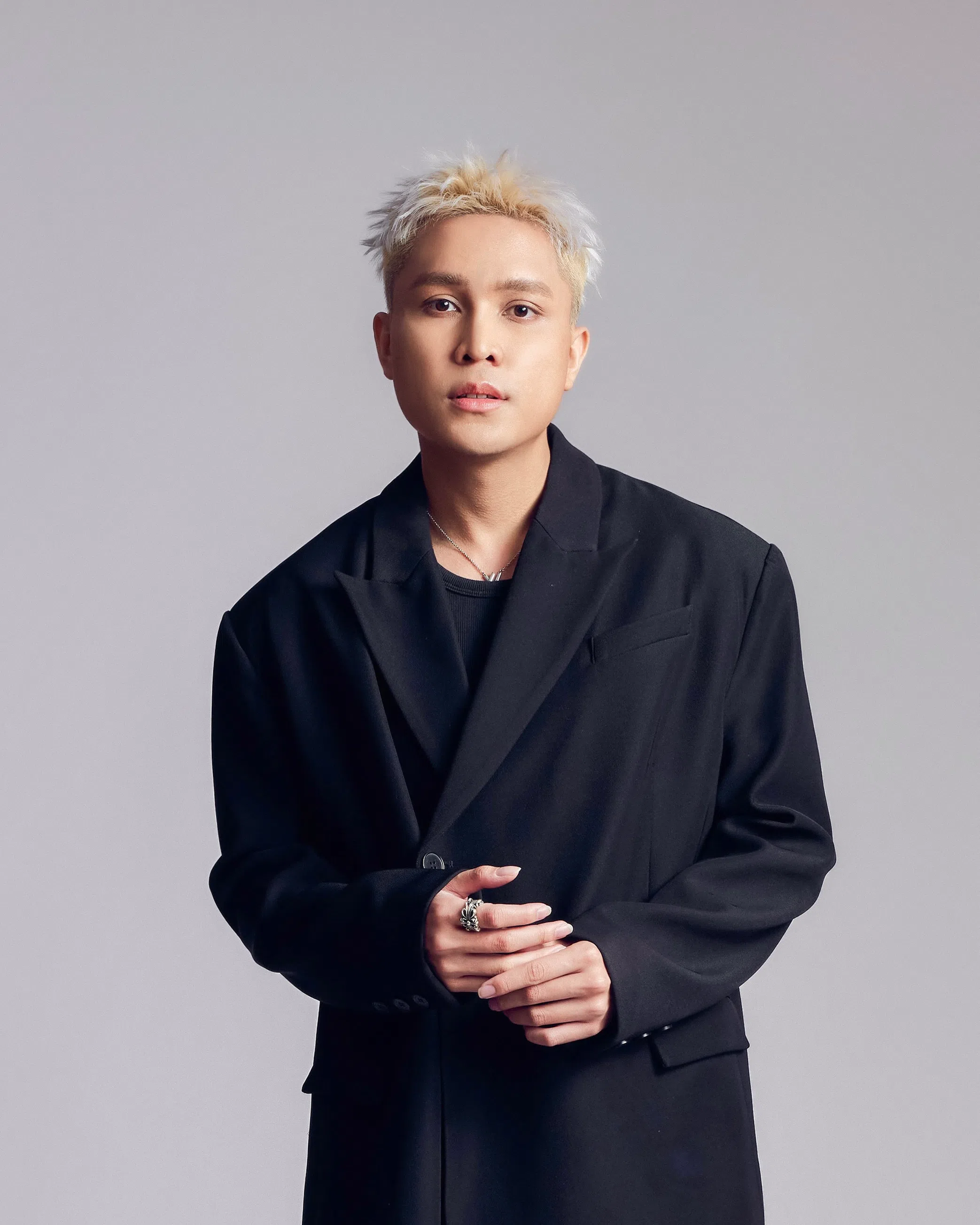 回溯入行的这五年，菲道尔自认幸运。（噜啦啦音乐工作室提供）