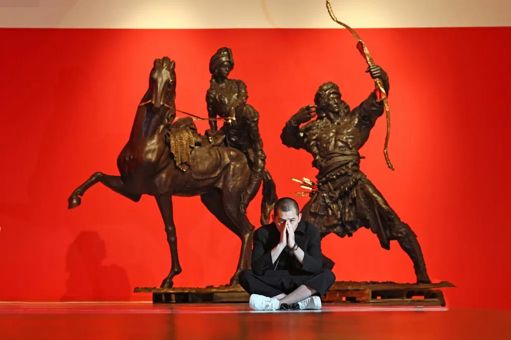 雕塑众多金庸人物中国艺术家任哲：东方才有侠| 联合早报