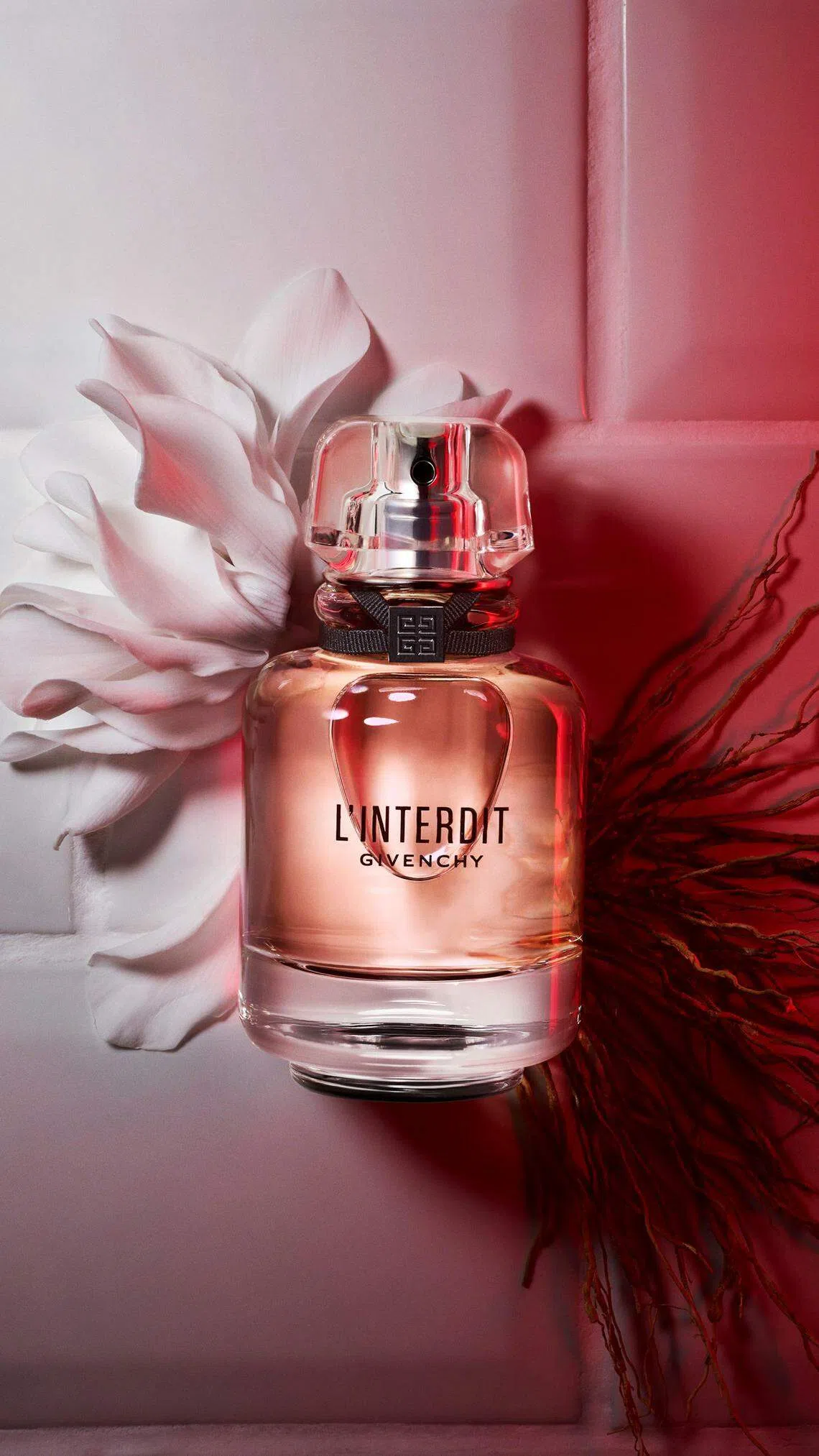 纪梵希的“心无禁忌”香水装点女性典雅神韵。（品牌提供）