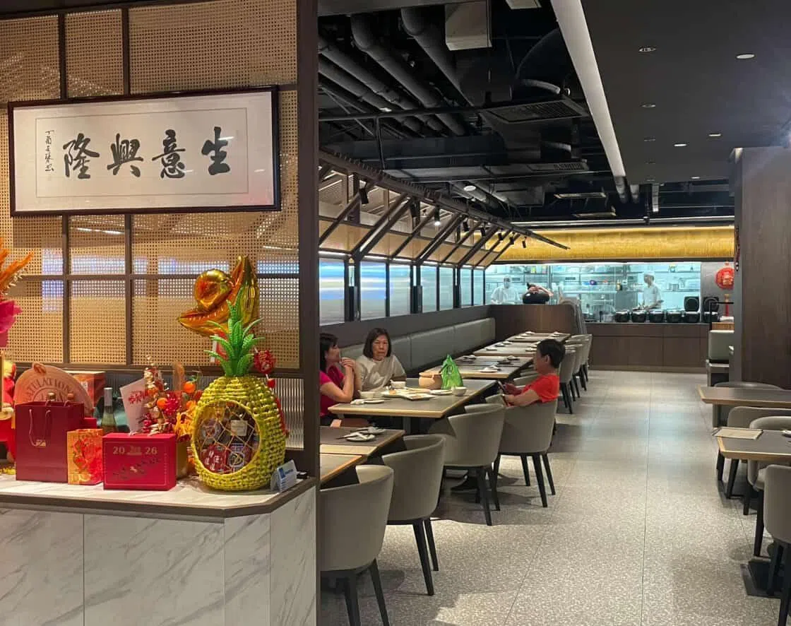 两大品牌同处一个餐饮空间，各自保留独立菜单，让食客可尝到多样风味。（餐馆提供）