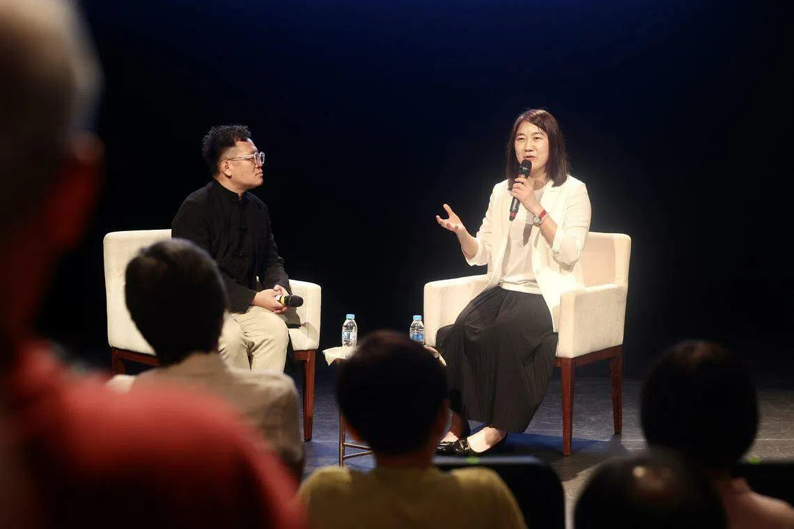 吴旻洁（右）认为，书店不仅是阅读，还是人与人连结的平台。（邬福梁摄）