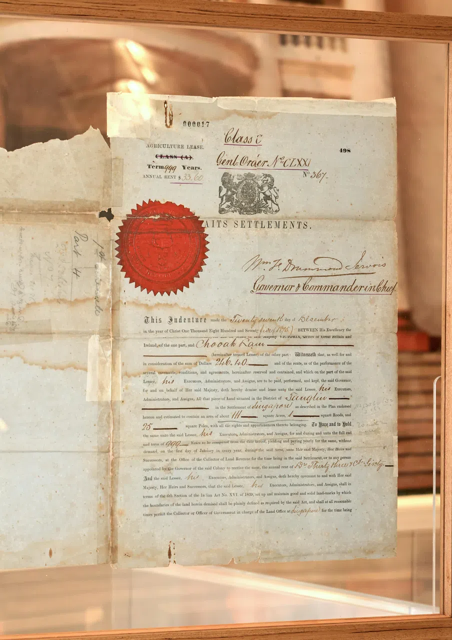 翻新后的华中文物馆展示一份1875年向殖民政府购地的契约，有关土地后来构成华中校园的一部分。（周国威摄）