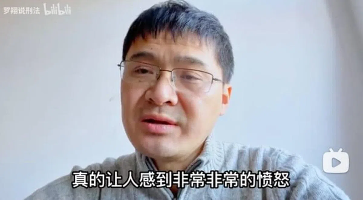 中国政法大学刑法学教授罗翔上周五（4日）发布视频对“网课爆破”表达了自己的愤怒。（视频截取）