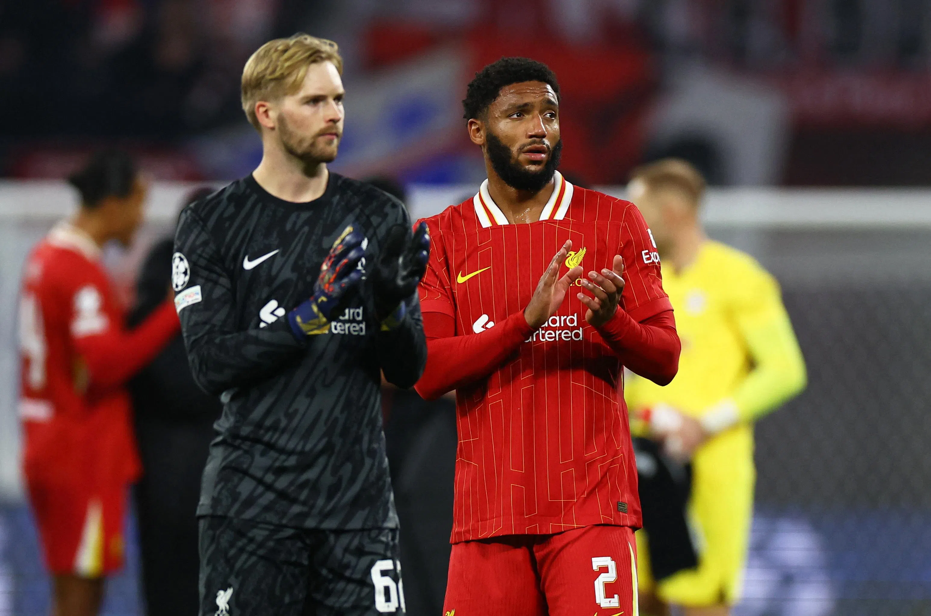 利物浦门将凯莱赫（左）在上一场对莱比锡的欧冠比赛中左扑右挡，助球队力保不失，令人放心。右为后卫戈麦斯。（路透社）