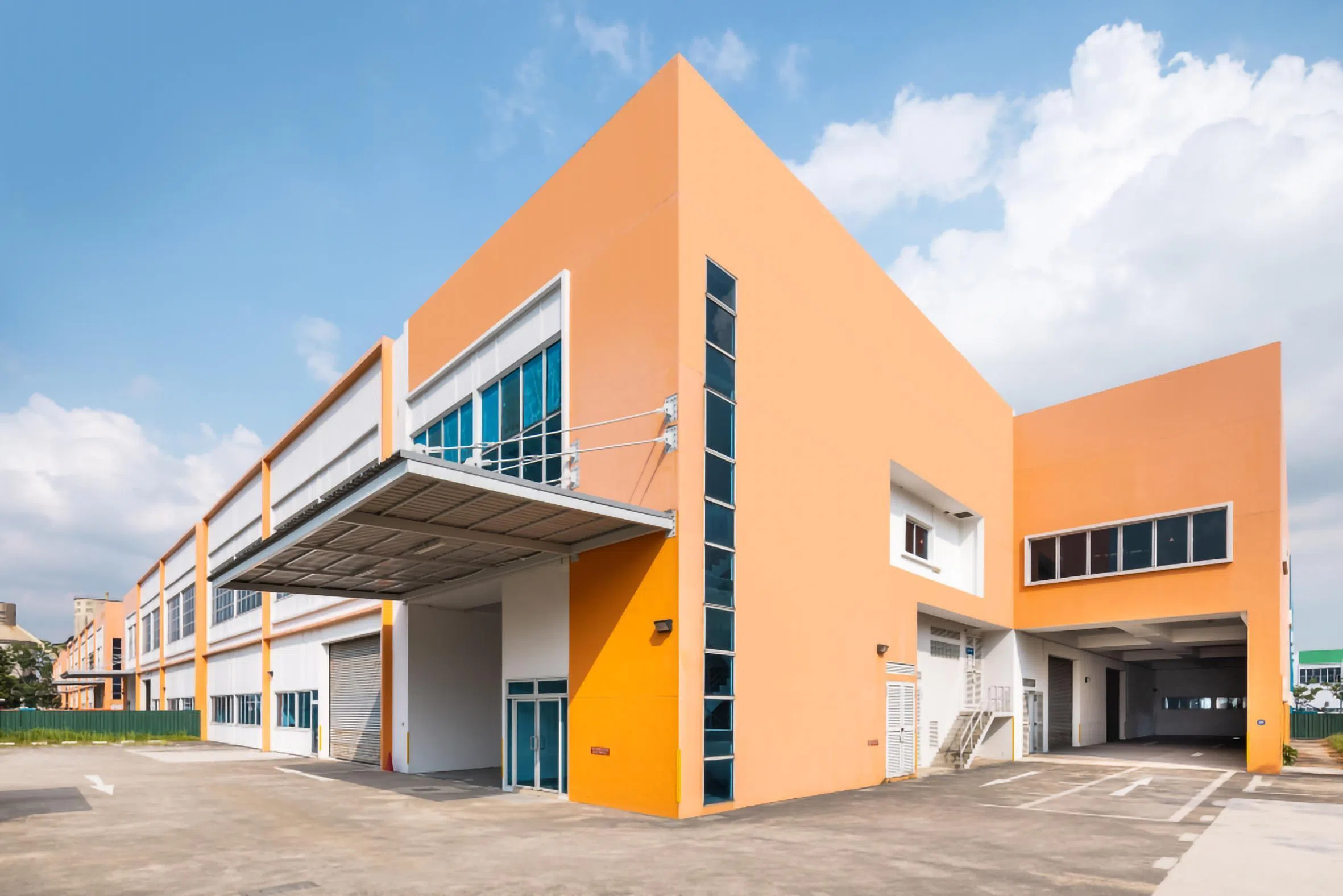 轻工业大楼Tuas Connection也是收购目标之一。（凯德腾飞房地产信托提供）