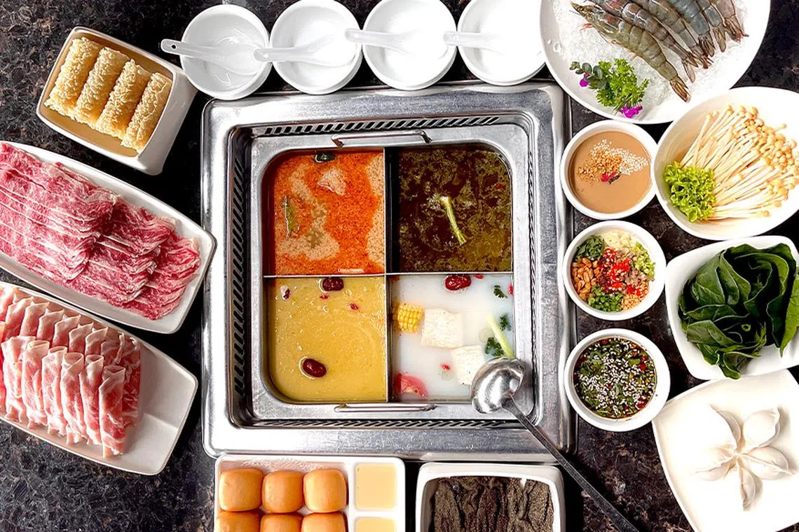 根据当地的饮食习惯推出菜品和锅底，是海底捞火锅能成功拓展新市场的秘诀之一。（图/商家提供）