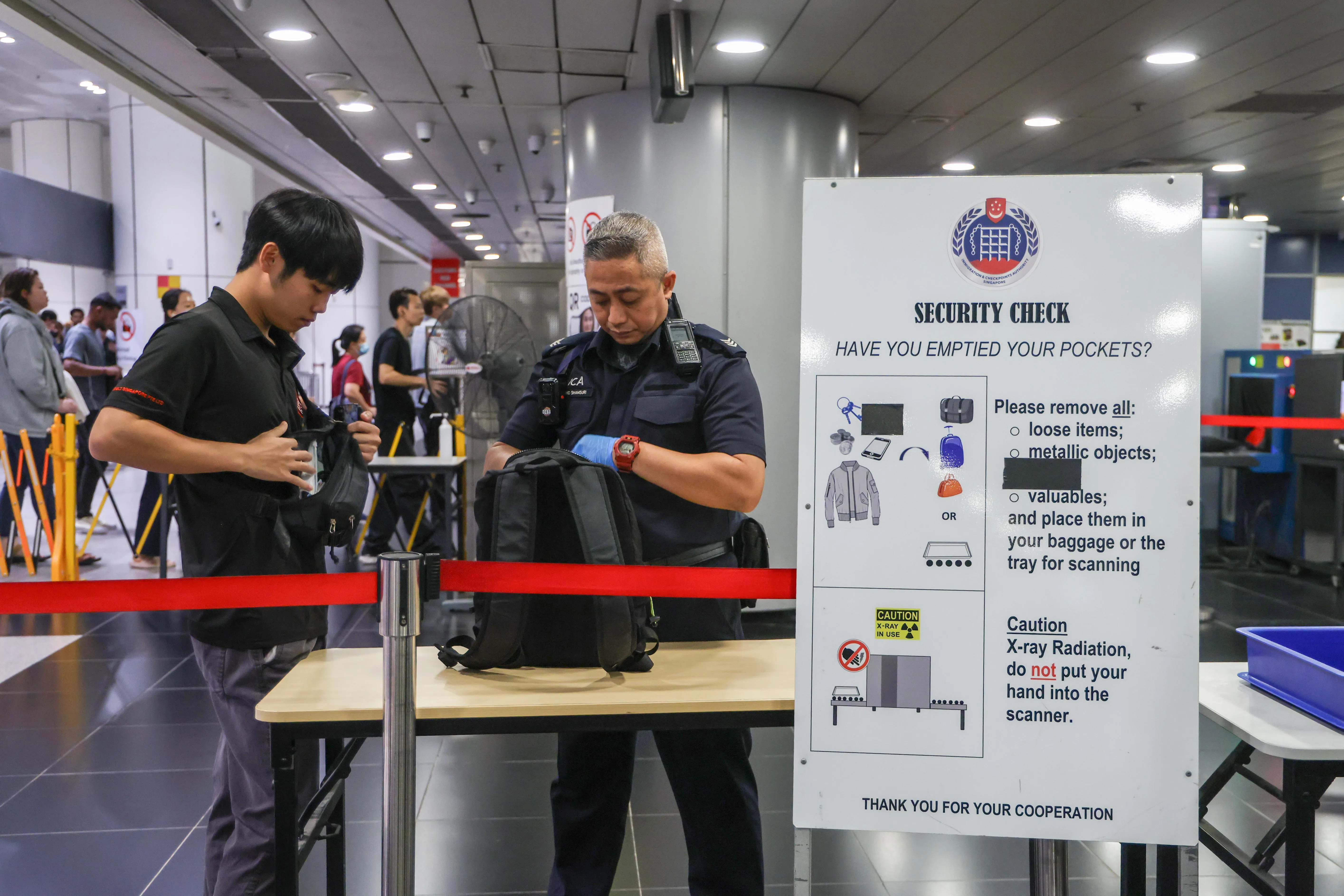 移民与关卡局自2月28日起，在美以攻击伊朗后，开始加强海陆空关卡对抵境旅客、货物及交通工具的安全检查。（白艳琳摄）