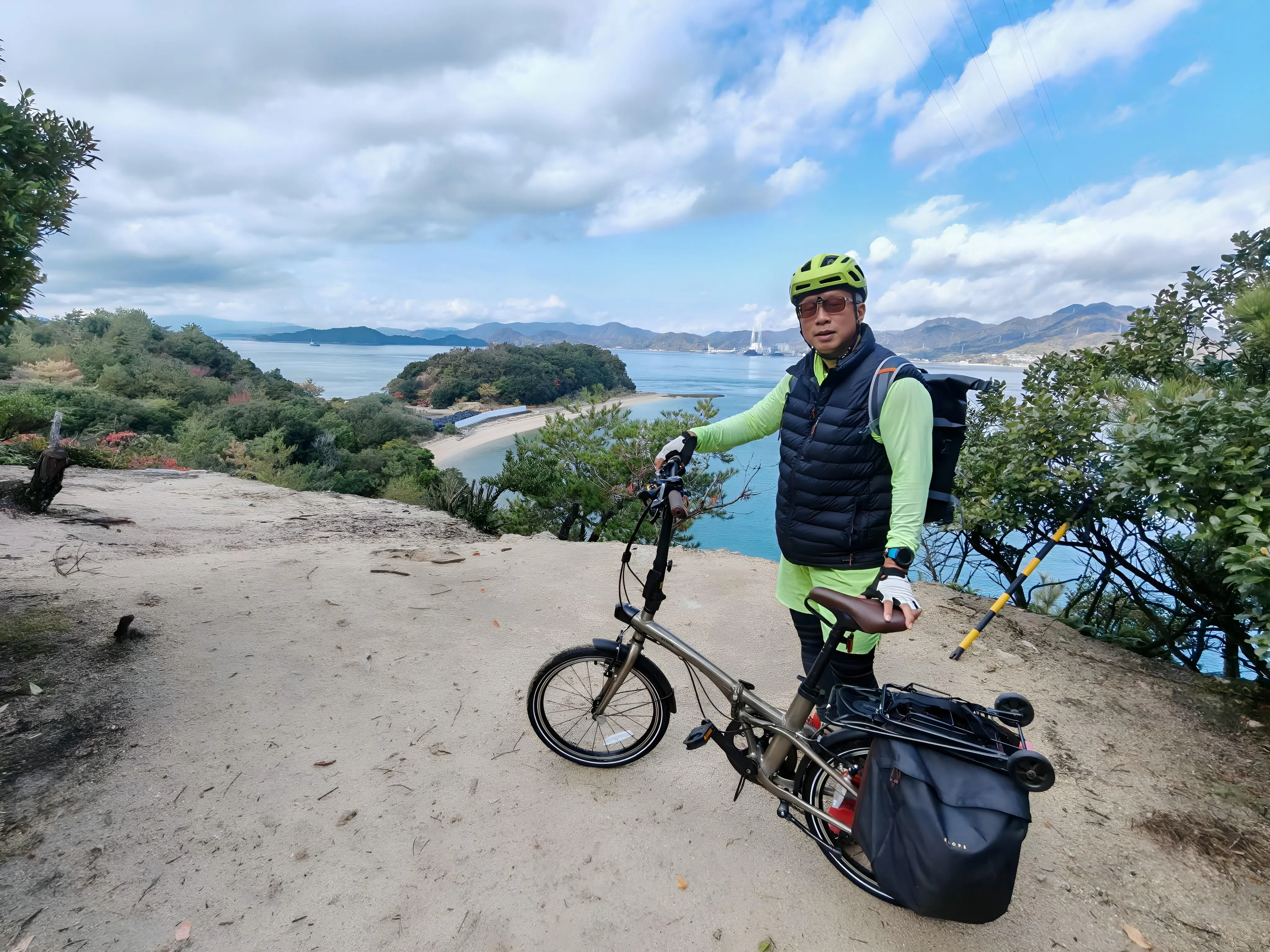 廖振宗每周骑行30公里，也曾在日本四国骑行。（受访者提供）