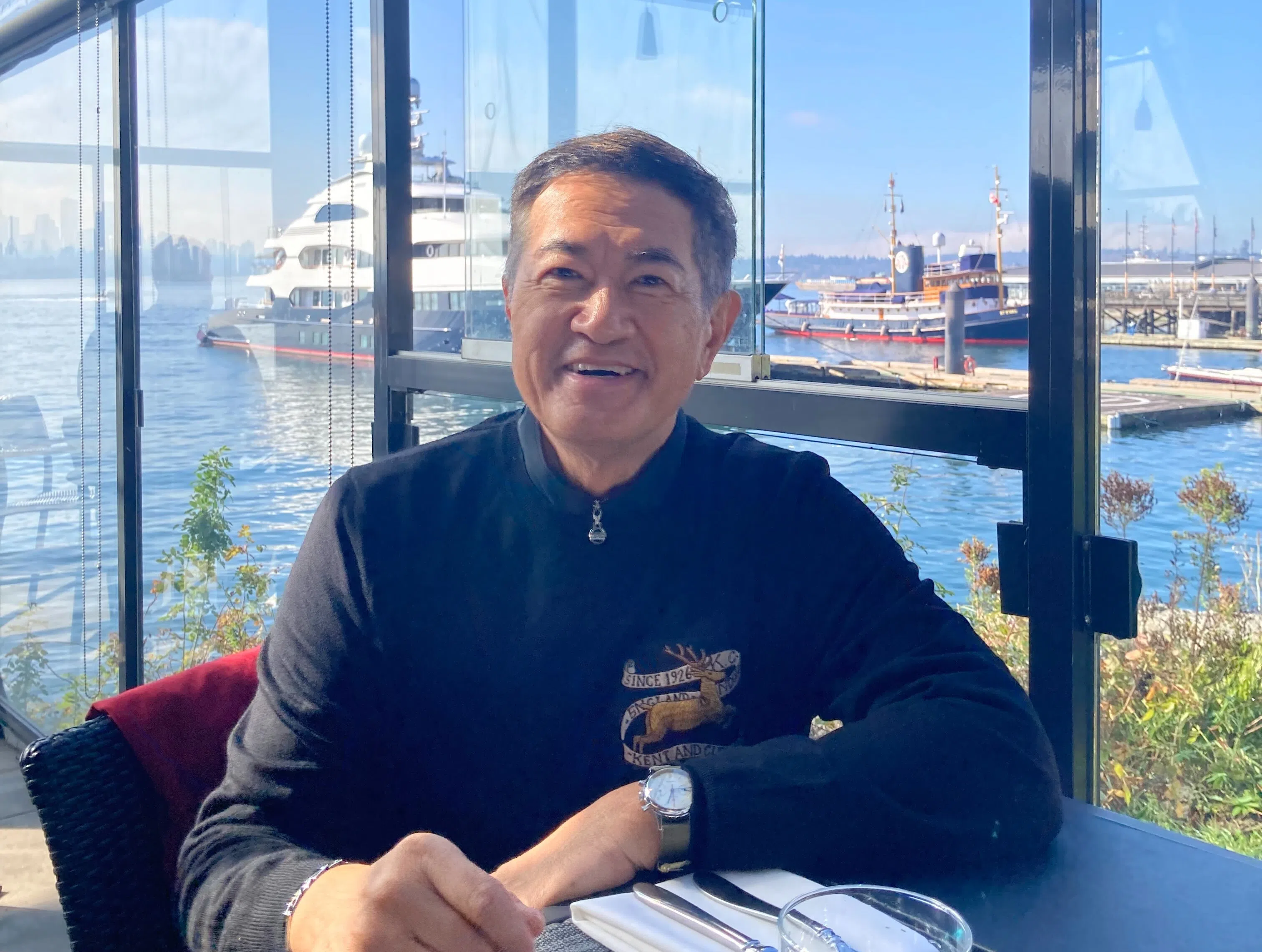 邓梓峰说出国时不舍得搭商务舱。（取自邓梓峰IG）