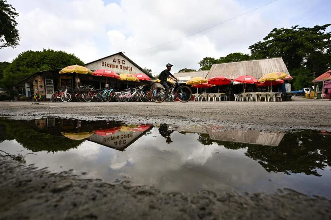 新加坡岛屿乌敏岛和德光岛地名都有“蒲罗”，分别为”Pulau Ubin”和”Pulau Tekong”。