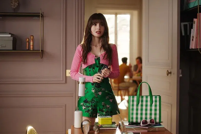 一主一副，精准拿捏粉绿配比例。（互联网）