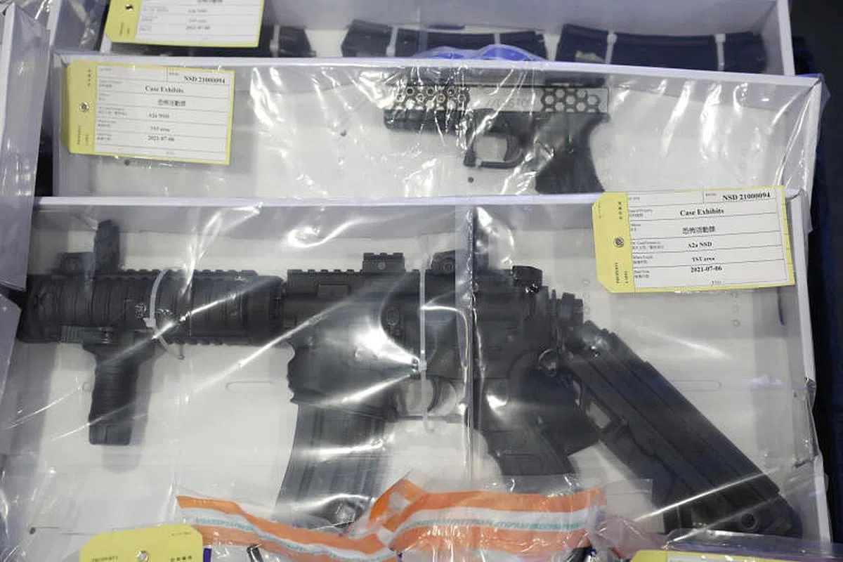 警方检获的气枪等证物。（香港中通社）