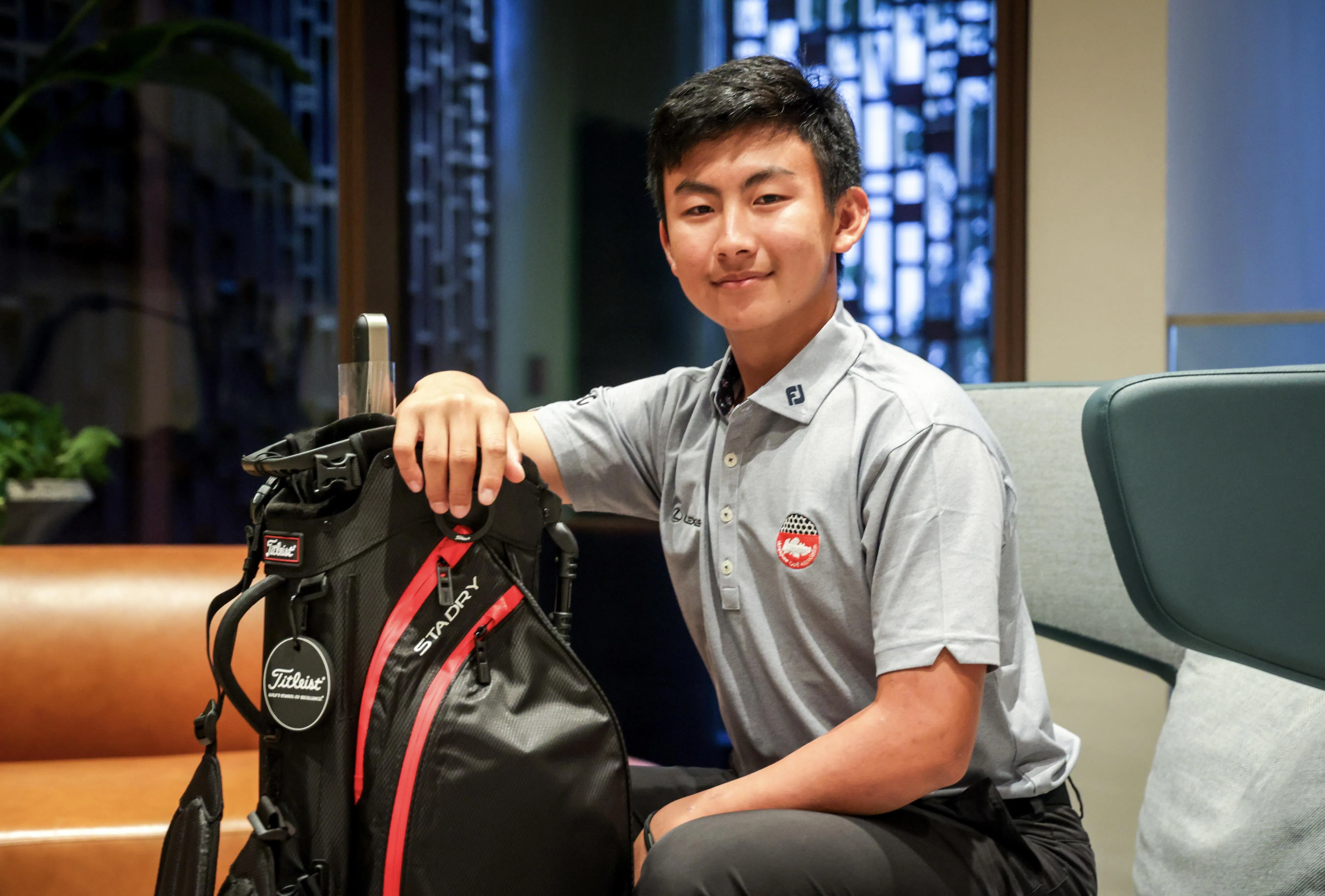 去年还在发展队拼搏的16岁选手李轩毅，今年被新加坡高球总会提拔至国家队一线队伍。（叶振忠摄）