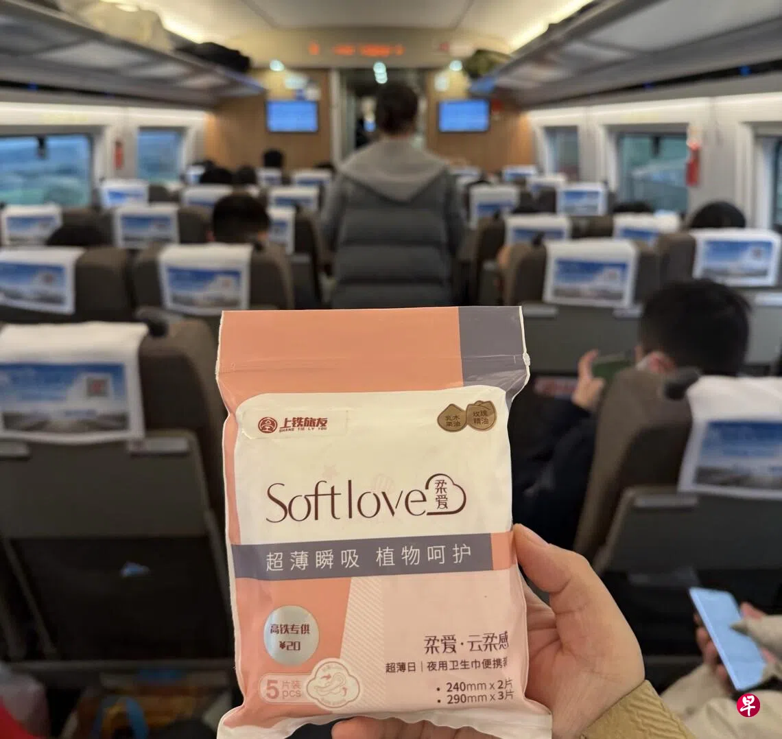 2024年起，长三角地区（江浙沪徽）部分高铁开始售卖卫生巾，随后多地铁路部门也开始推广，不过服务远没有普及。 （互联网）