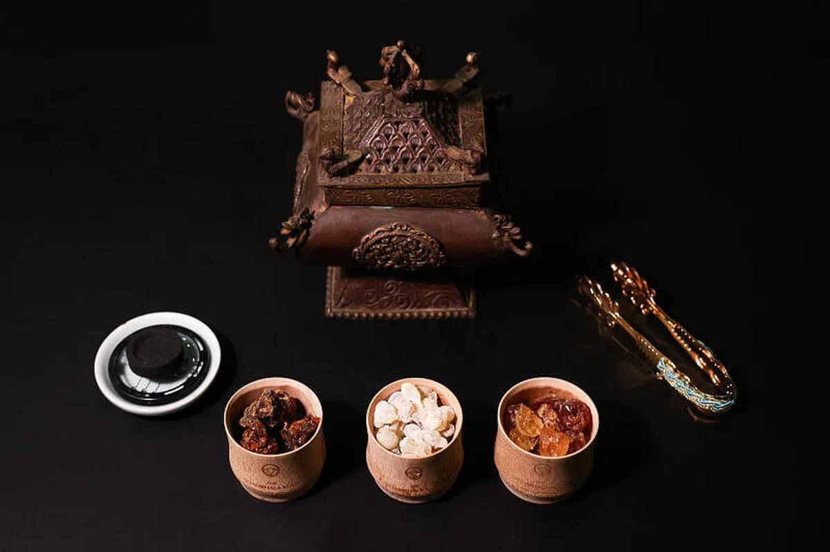 乳香气味浓郁，可放在香炉中点炭焚烧。（李健玮摄影）