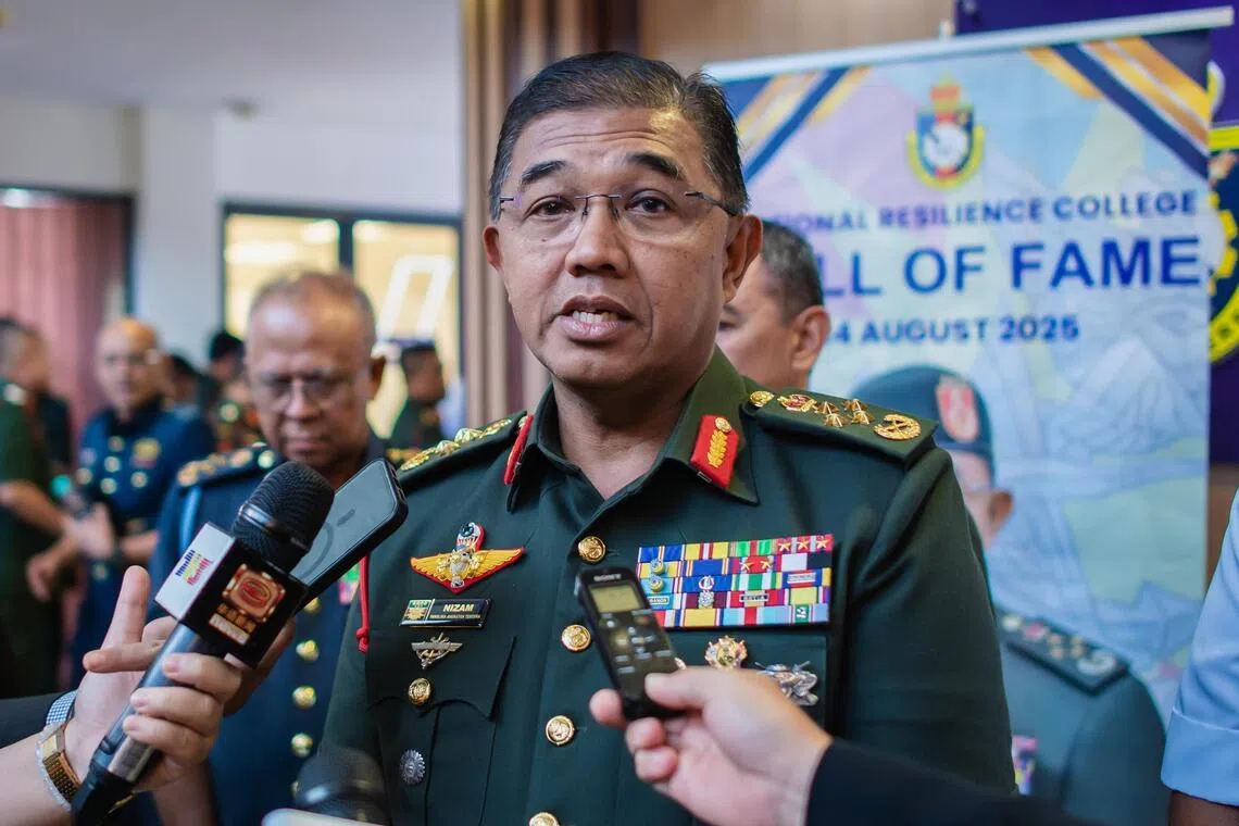 马来西亚前武装部队总司令莫哈末尼占将被控滥用职权、刑事失信和非法收受礼物等罪名。他将是马国历来被控贪污的最高阶军事将领。（马新社档案照片）