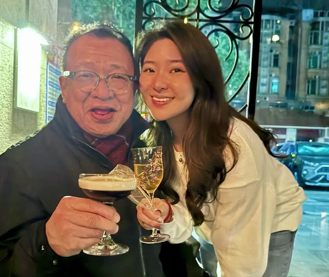 许绍雄和女儿许惠菁父女情深。（取自许惠菁IG）