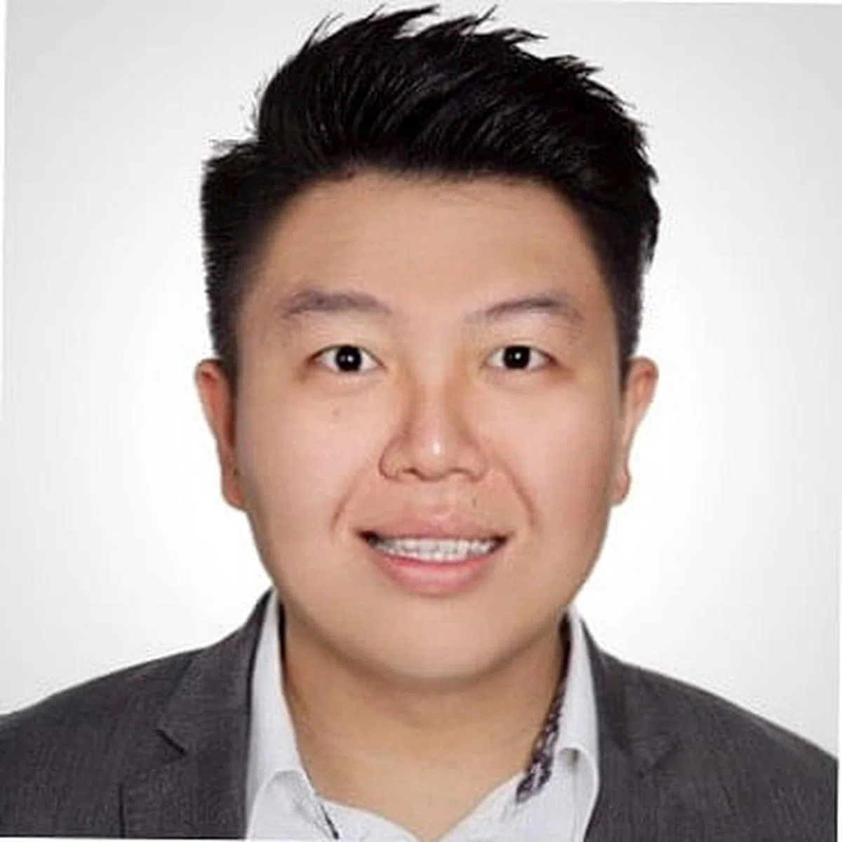 杨亦维说：“我的投资原则是：永远不要在任何市场里做出‘全押’的决定。（辉立Nova）