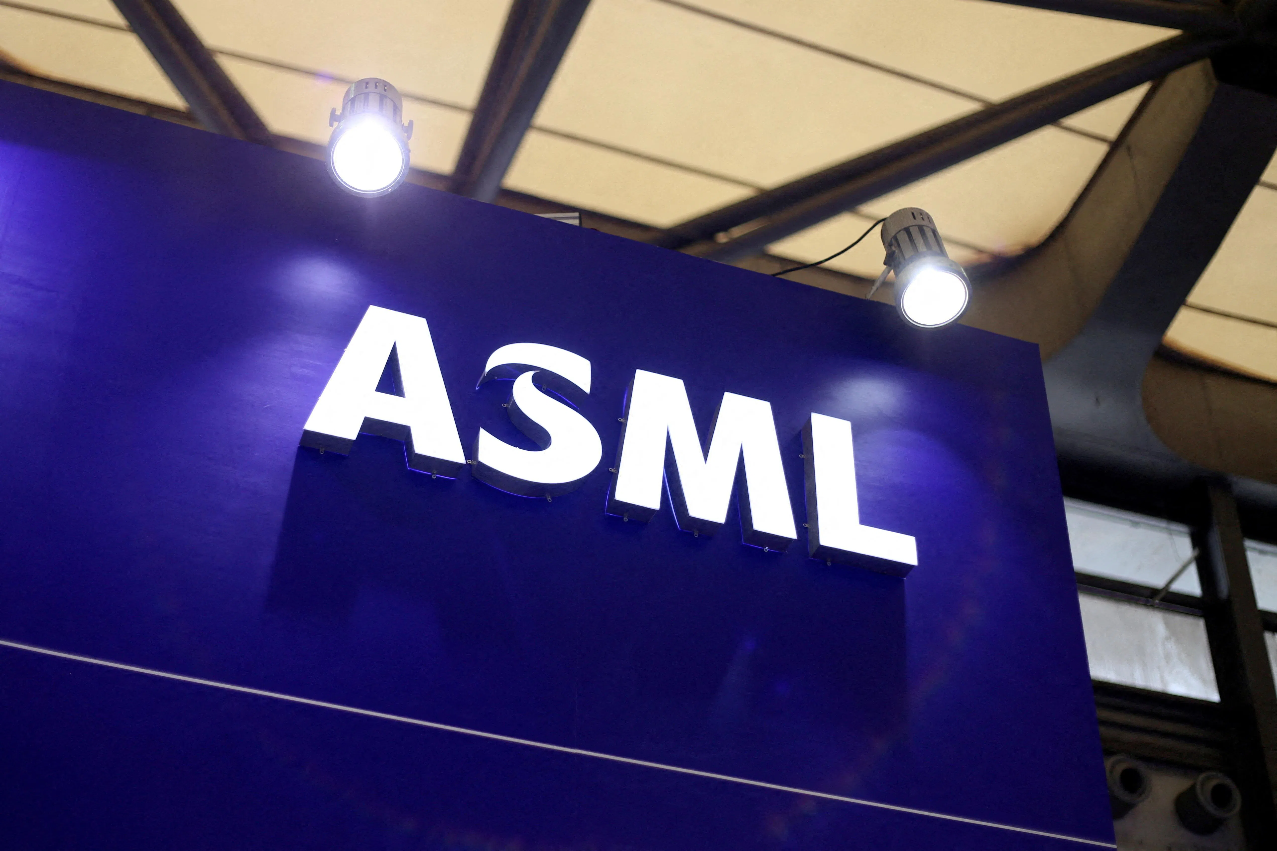 ASML Holding参与了2023年6月29日在中国上海举行的半导体行业贸易展览会Semicon China。（路透社）
