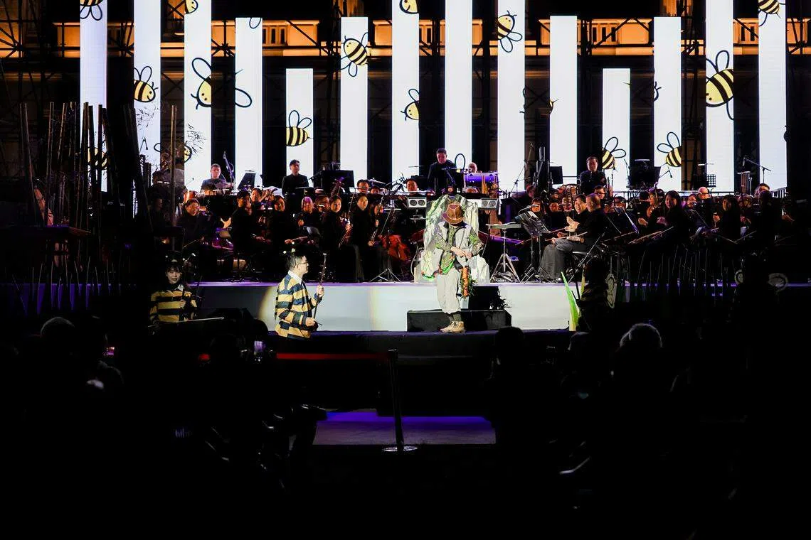 新加坡华乐团演出“华乐大发现之寻找神奇音乐弓”，现场气氛十分活络。（新加坡华乐团提供）