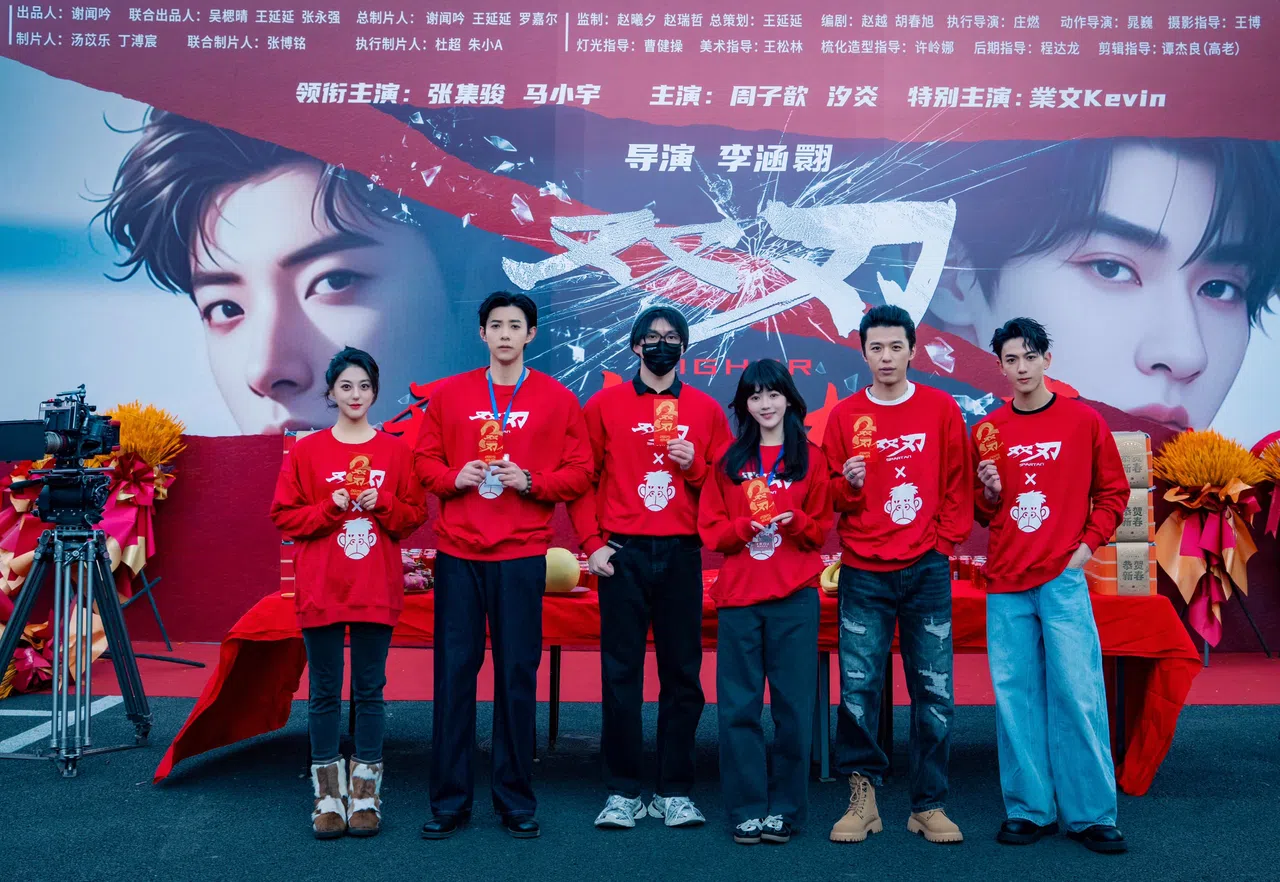 《双刃》1月6日于北京怀柔开机，右一为陈业文。（午言媒体提供）