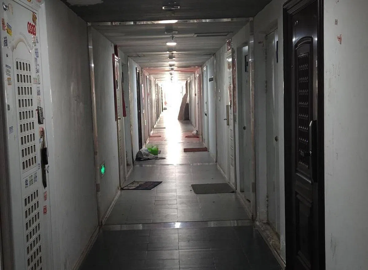 “北京像素”住宅区内的走廊、电梯、大堂监控都因资金问题处于停用状态。（互联网）