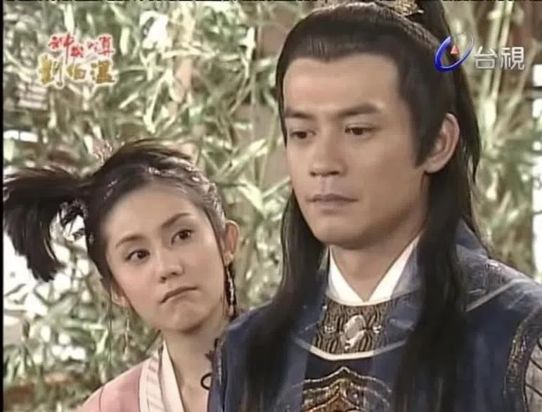 王宇婕（左）在《神机妙算刘伯温》里与柯叔元演对手戏。（互联网）