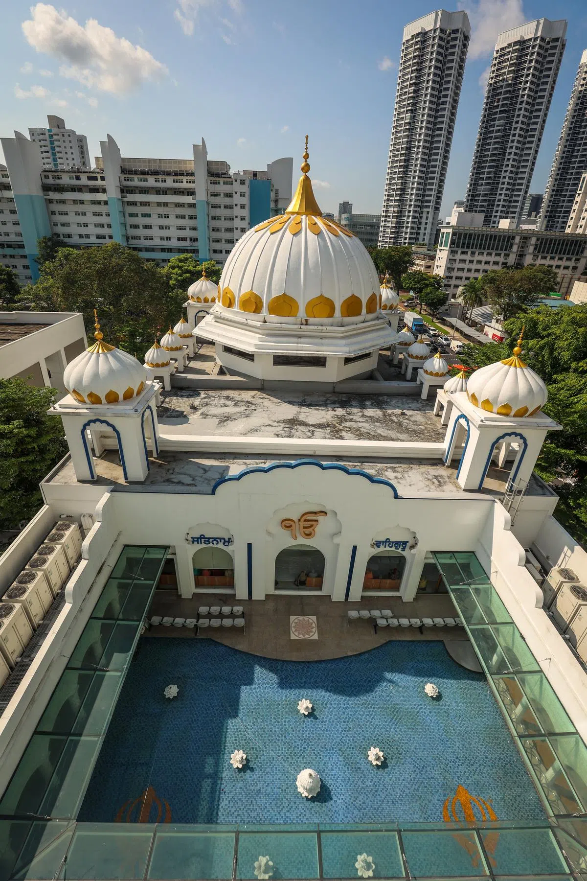 中央锡克庙的祈祷礼堂是本地最大，大型庆典和婚礼多在这里举行。（叶振忠摄） 