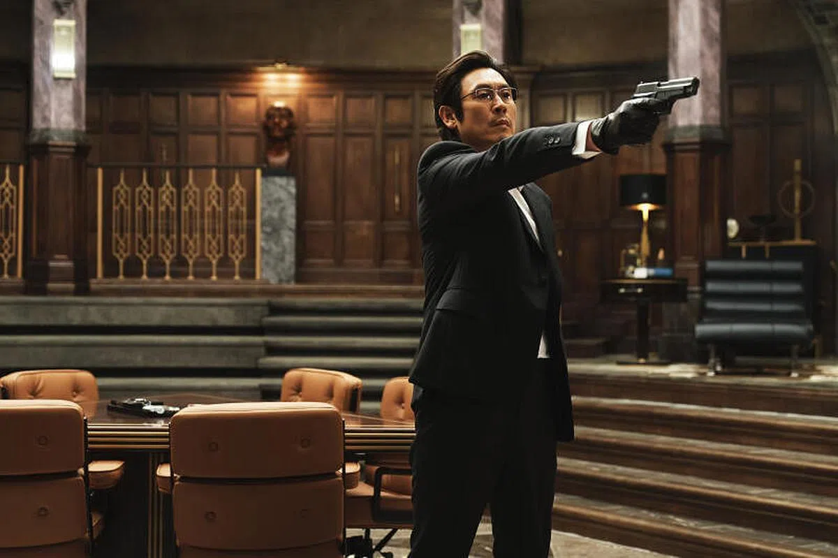 薛耿求饰演雇凶杀人公司的代表，他说有许多激烈的动作场面，拍摄过程惊险但有趣。（Netflix提供）