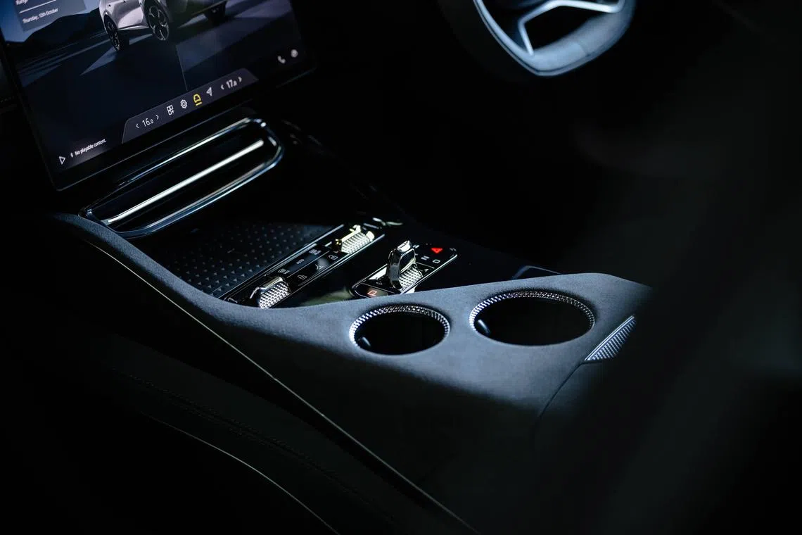 车室不缺储物空间和杯子盛放架等。（路特斯提供）