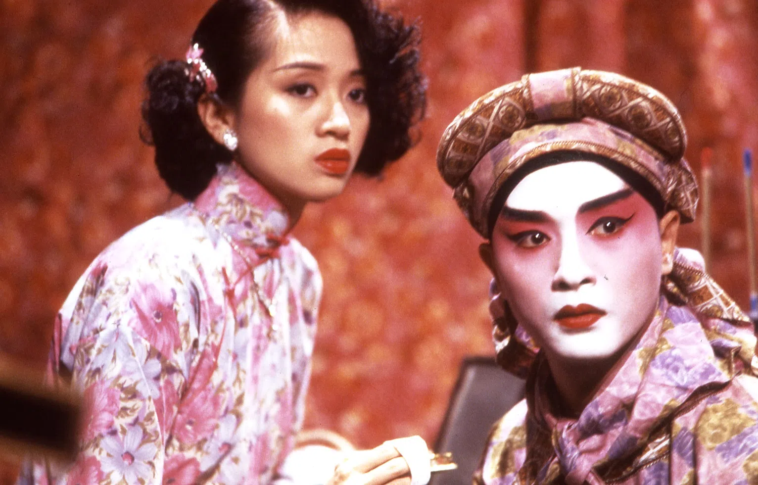 梅艳芳（左）携手张国荣主演的《胭脂扣》为电影节开幕片。（张长友提供）