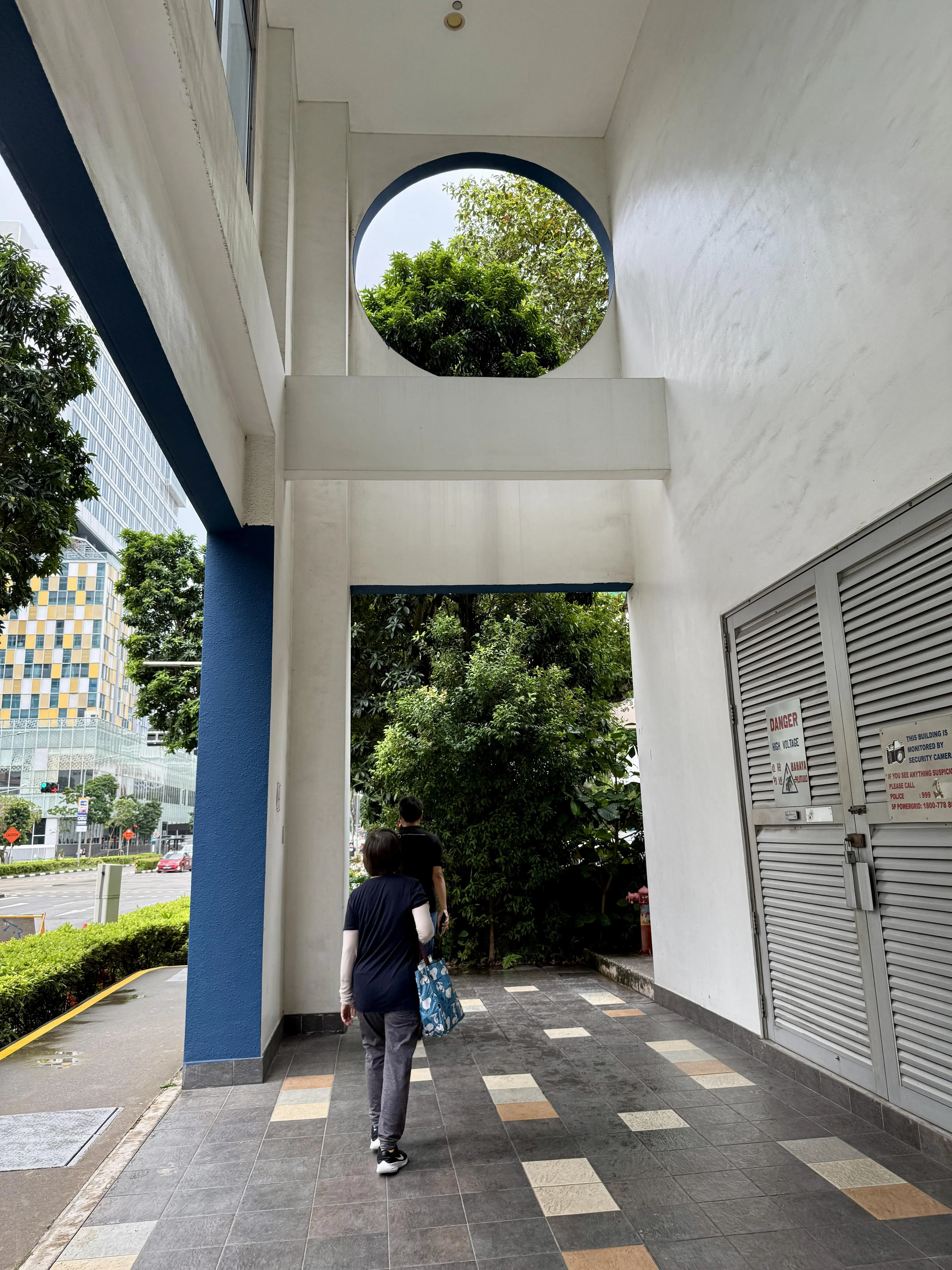 在明古连一带散步，有趣的景物总是比想象中离你更近。（陈映蓁摄）