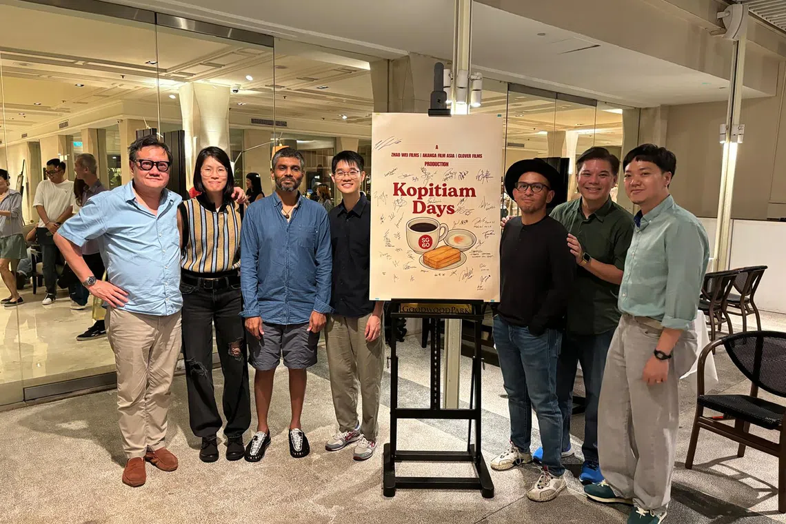 《情牵咖啡店》监制邱金海（左起）、导演陈思攸、Don Aravind、林骏先、Raihan Halim、王国燊和杨修华。（Clover Films提供）