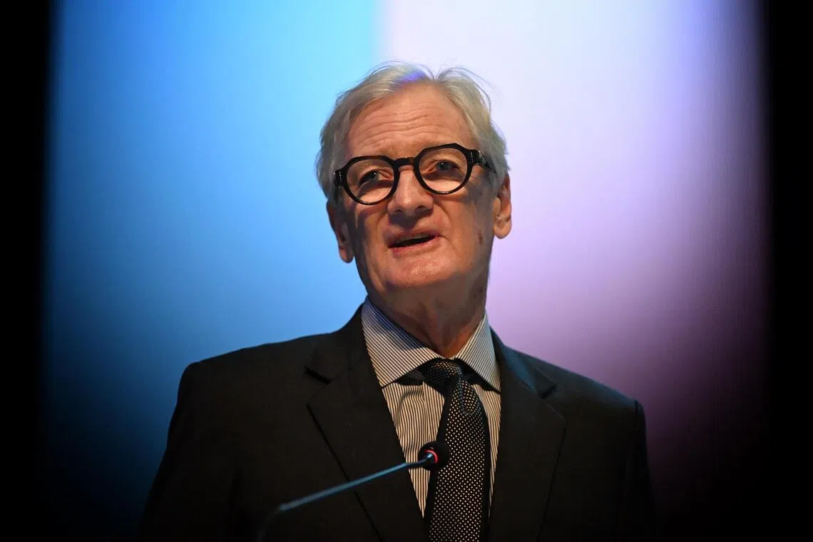 詹姆斯·戴森鼓励年轻人不要害怕失败，因为失败是实验的一部分，重要的是坚持不放弃。（海峡时报）