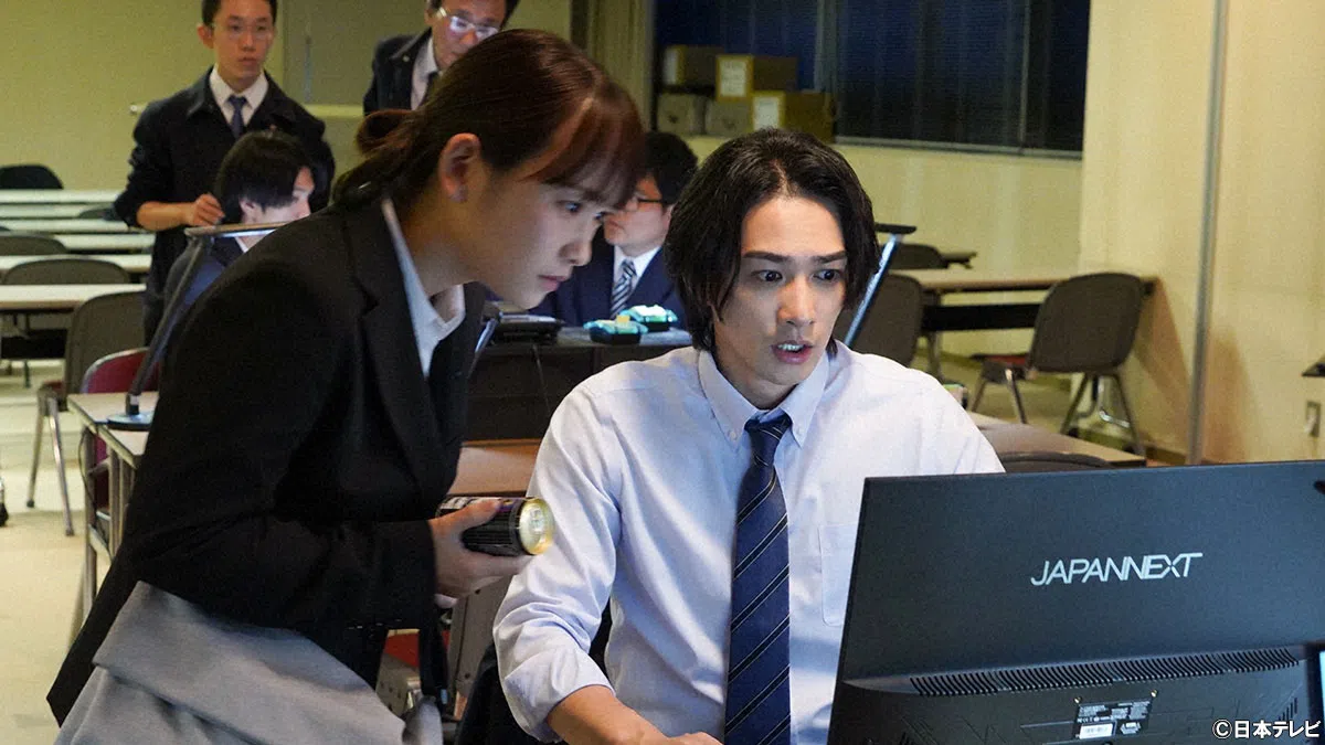 町田启太（右）不仅负责耍帅，还是案件关键人物之一。（互联网）