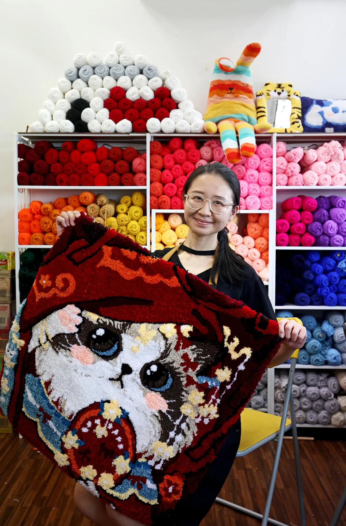 设计师安娜在大学附近开设工作 室，以亲民价格吸引大学生。（严瑄融／摄影）