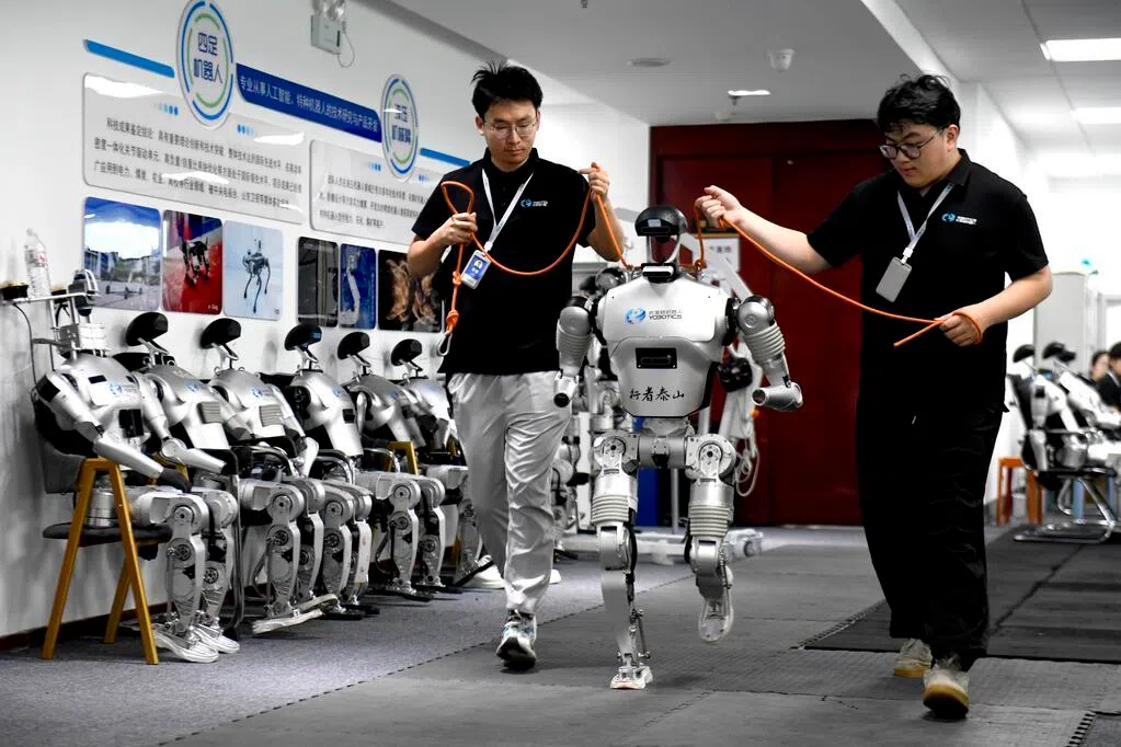工信部：上半年中国研发四足机器人占全球销量近70%