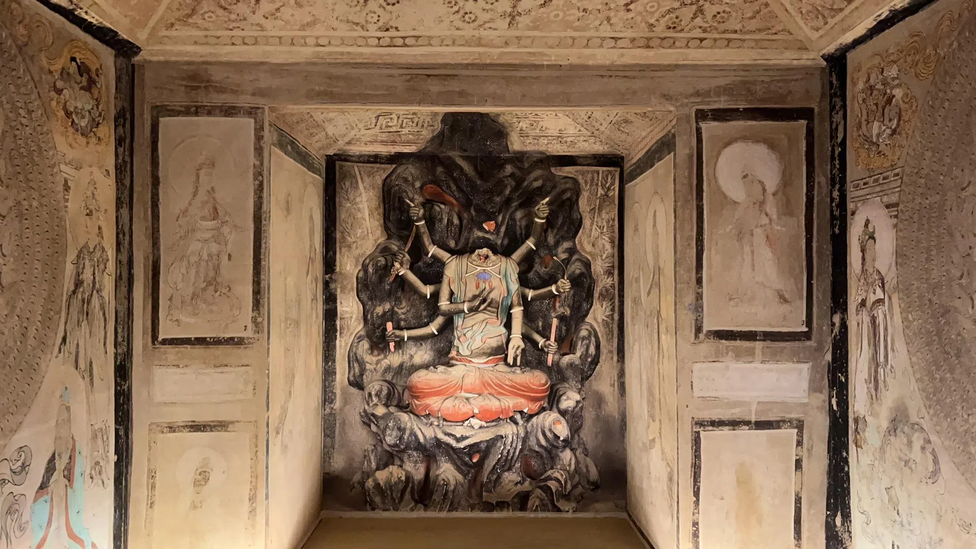 展览实体复原莫高窟第3窟的内景。此窟目前在敦煌不对外开放。（敦煌研究院提供）