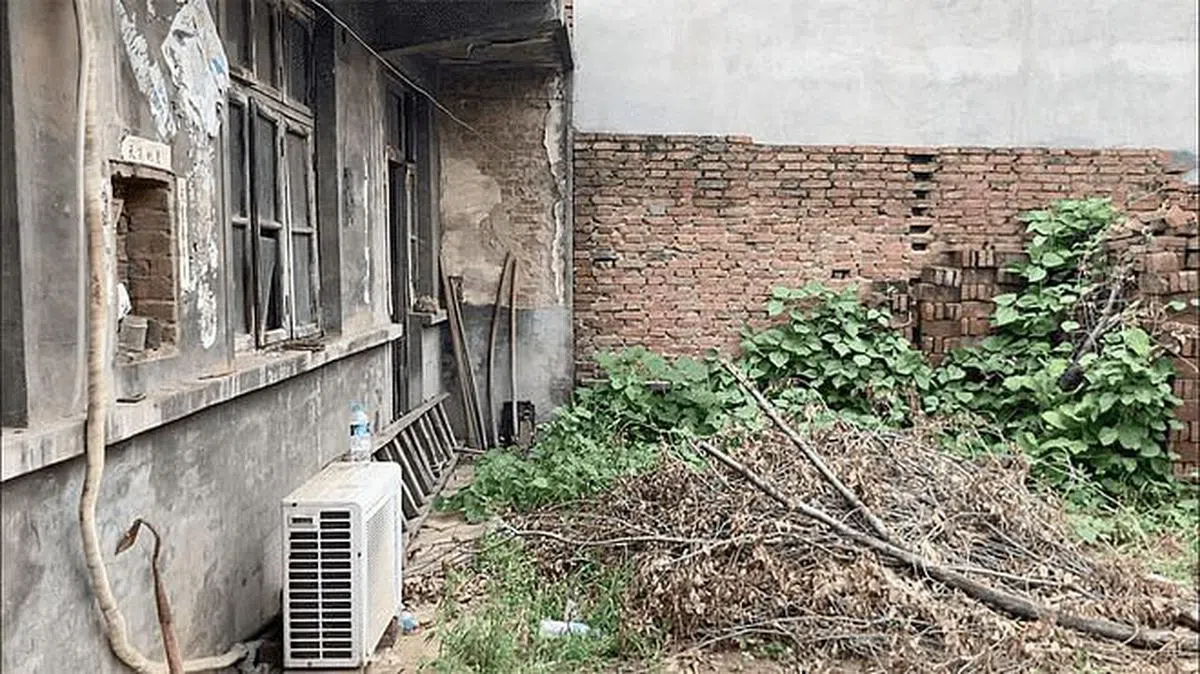 呼某老家的院子，看来年久失修。（互联网）