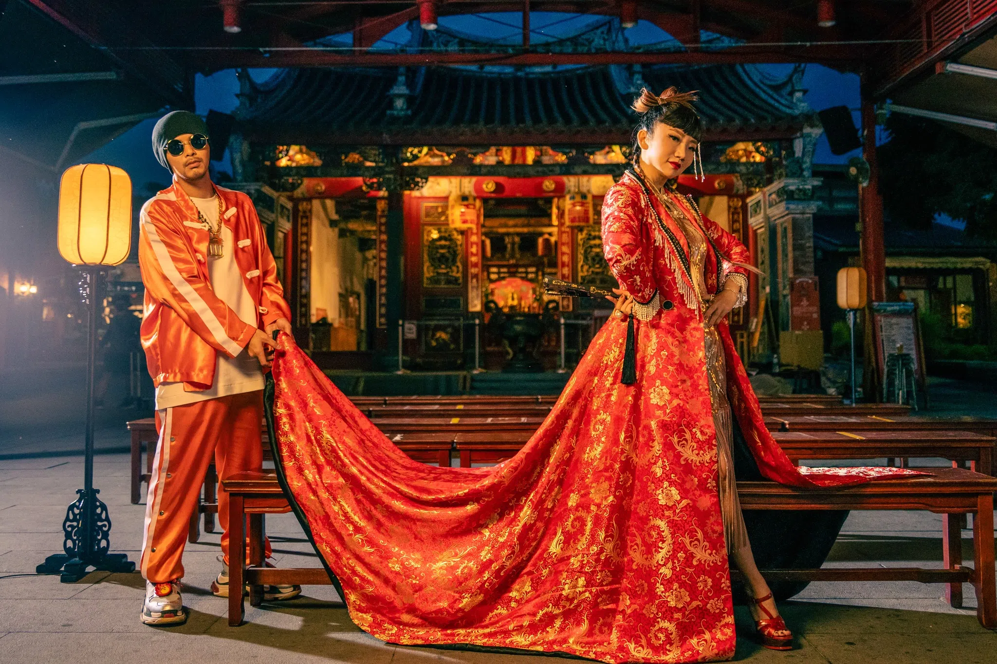 黄明志（左）与陶晶莹合作新歌《十个男人》，改编自陶晶莹的《姐姐妹妹站起来》。（取自黄明志脸书）