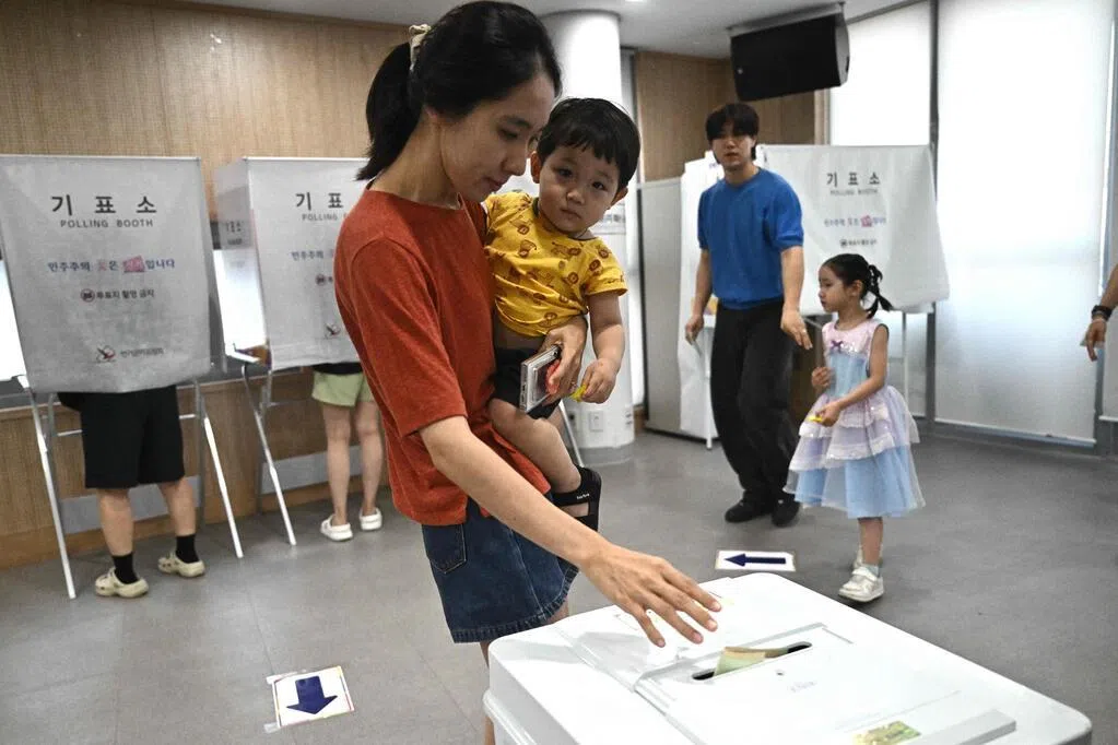 韩国第九届地方选举今天投票