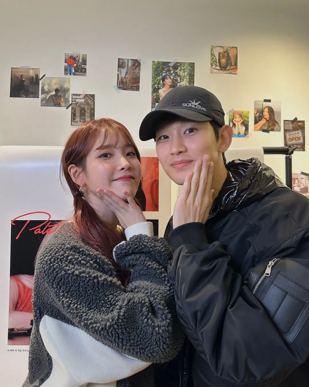 女主角首选是人气歌手兼演员IU（左），但她最后婉拒出演，她和金秀贤私下是好朋友。（取自金秀贤IG）