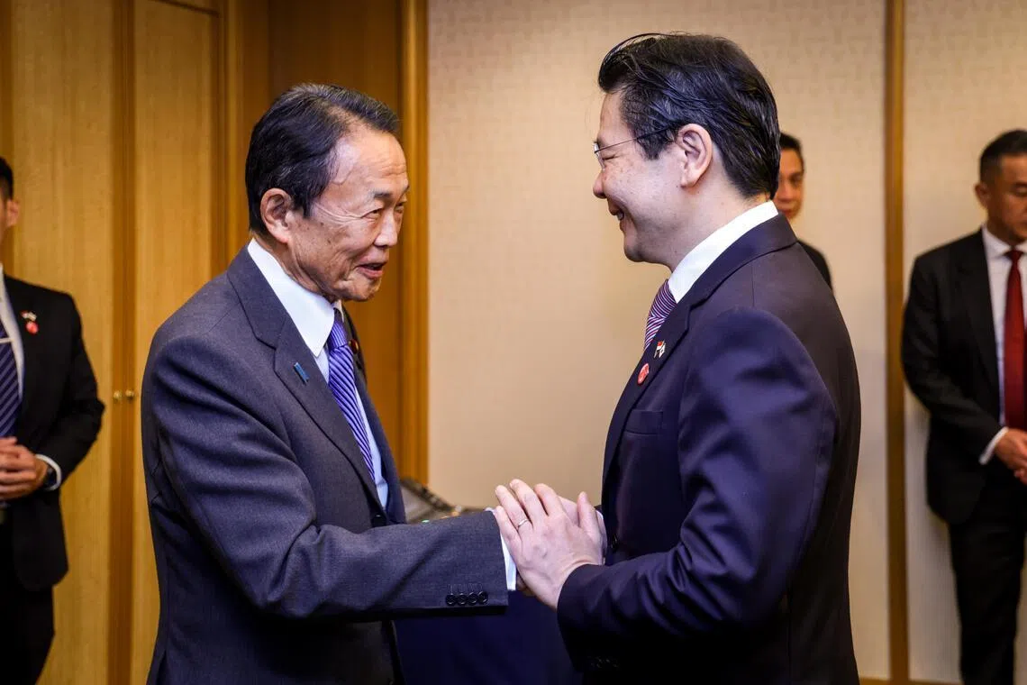 黄循财总理（右）3月18日在日本东京会见了2008年至2009年担任日本首相的麻生太郎。（叶振忠摄）