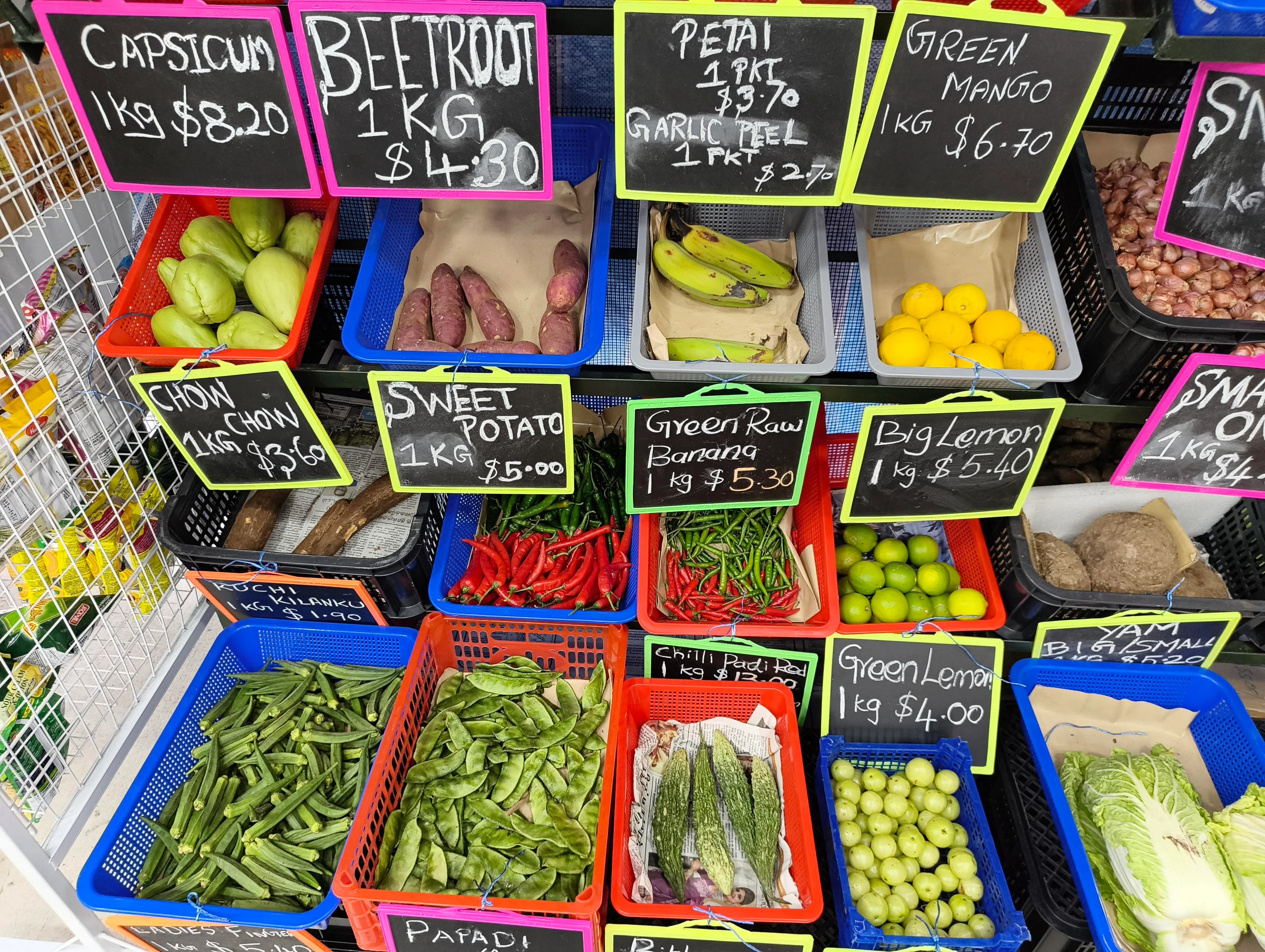 照片色彩鲜艳，蔬菜看起来格外诱人。（黄少伟摄）