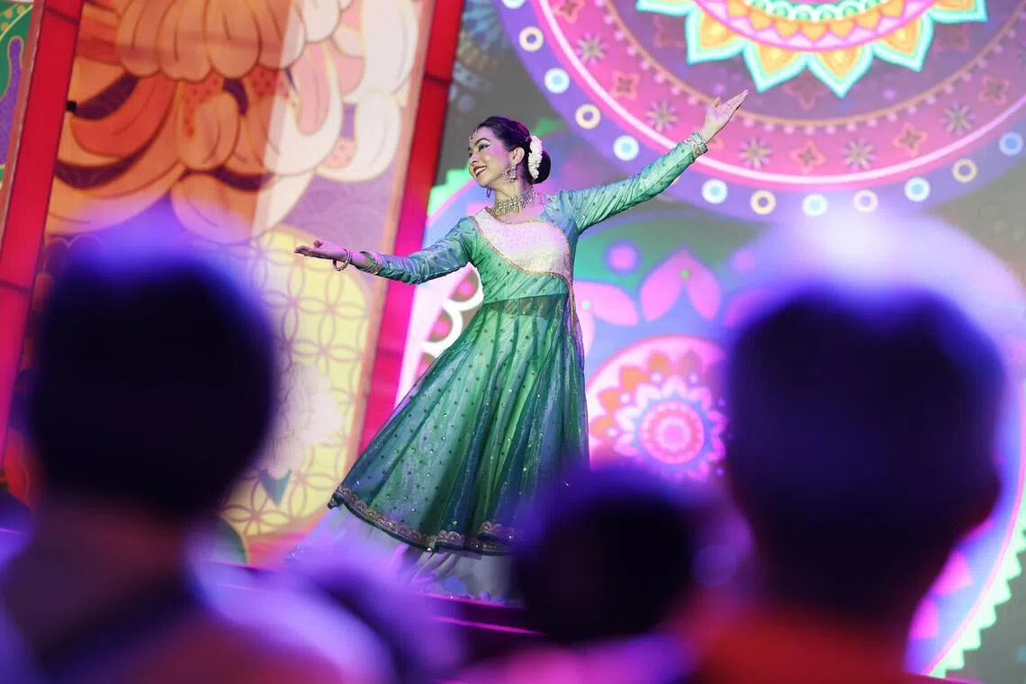 本地Apsaras艺术学院带来印度古典舞蹈，展现我国多元文化的一面。（王彦燕摄）