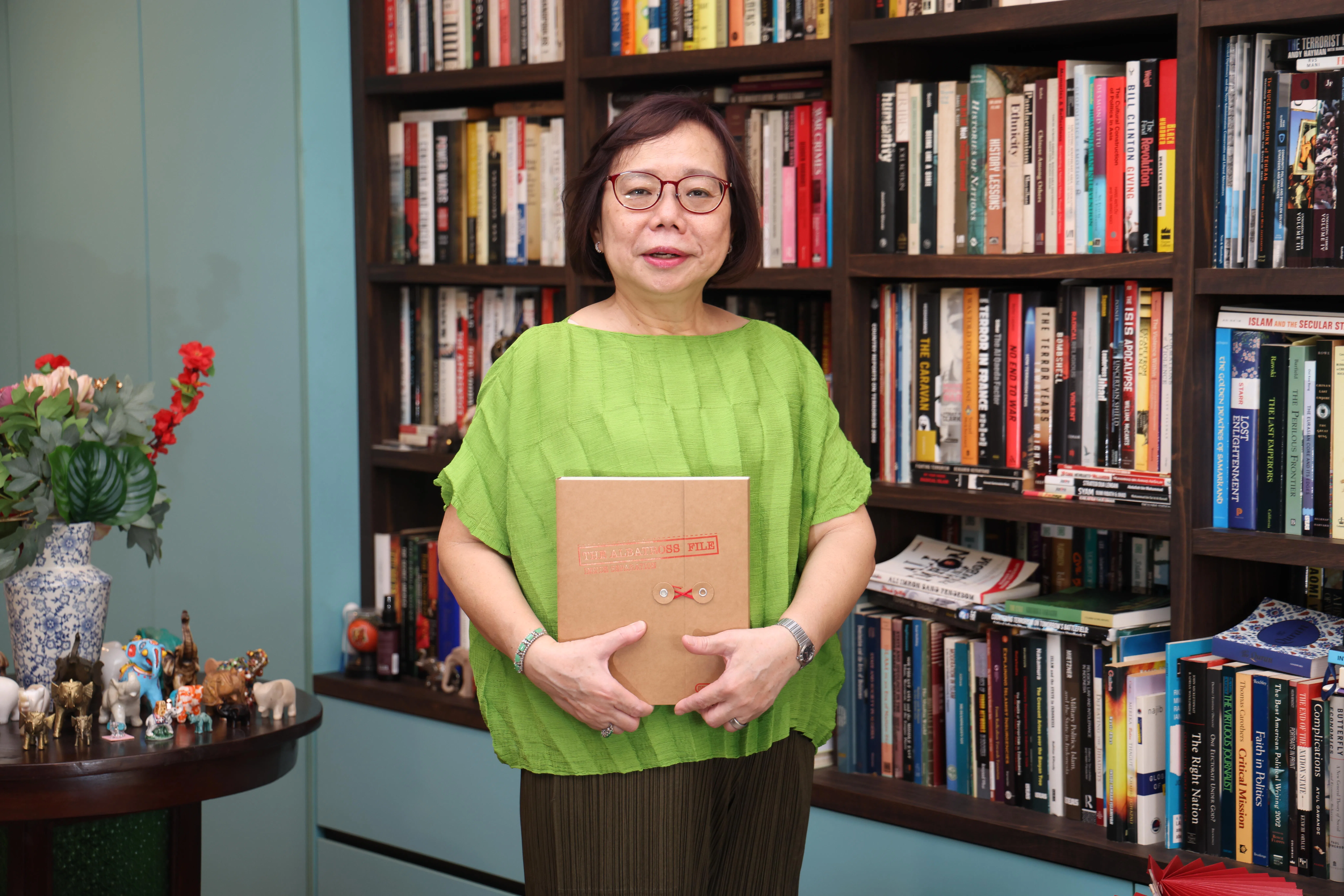 梳理《信天翁档案》文件的过程中，最令沈丽群印象深刻的是新加坡建国领导人在当年新马分家、新加坡走向独立的关键时刻，展现对时局的敏锐分析和战略思维。（郑一鸣摄）