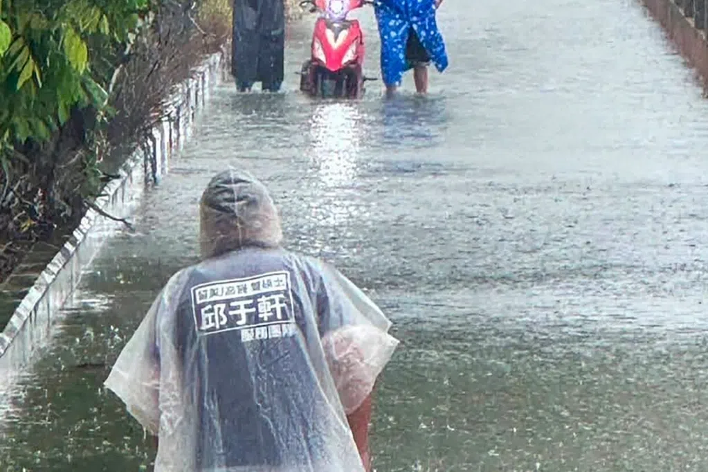 台湾南部暴雨致271起淹水灾情 多地周一停班停课