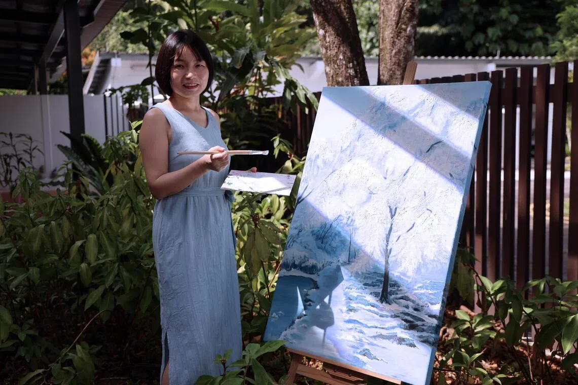 徐海娜从小热爱画画，到新加坡后才有场地施展画笔。（梁麒麟摄）