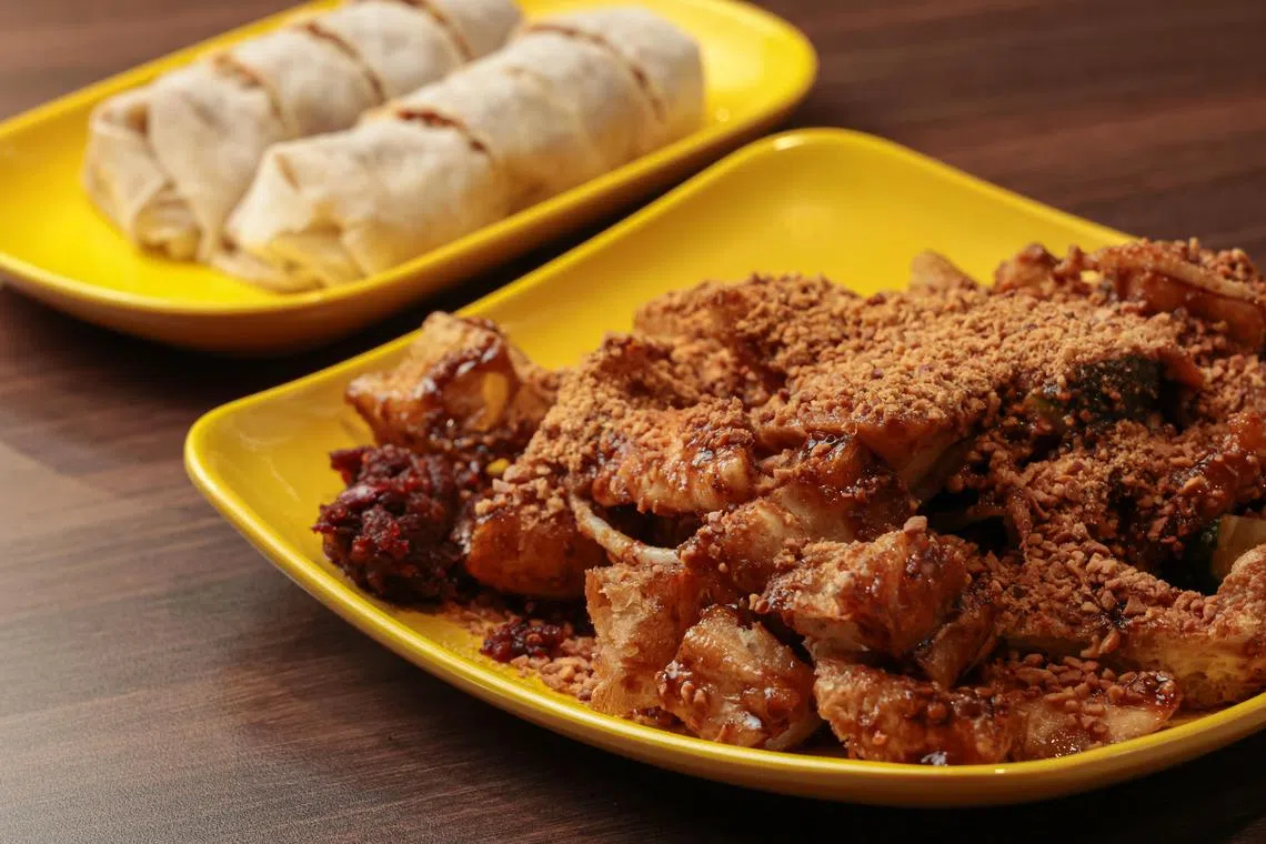 28罗惹的罗惹酱味道层次丰富，材料新鲜爽口。另也售卖薄饼。（李冠卫摄）